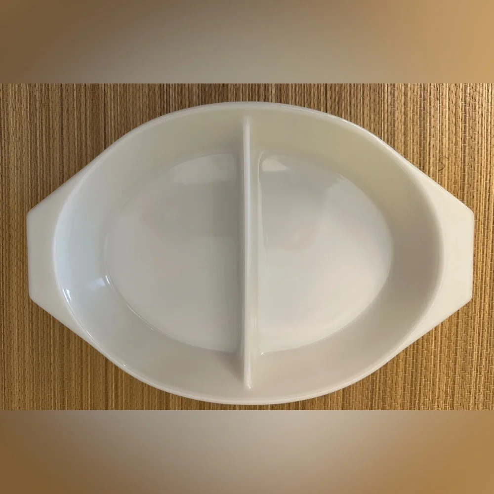 Pyrex Yellow 1 Quart Oval Divided Casserole Split Dish Vintage